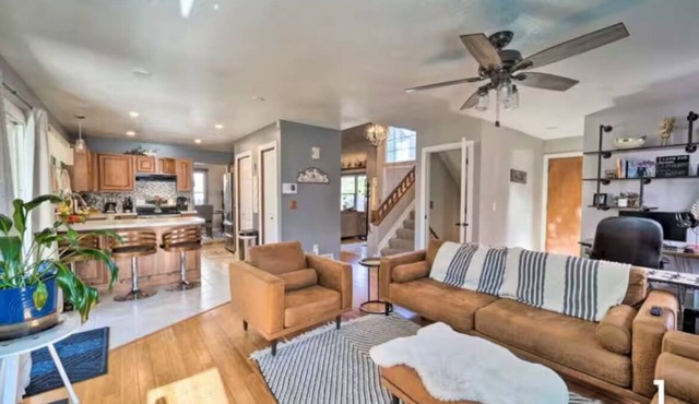 Spacious 5-bedroom house with WiFi, AC in charming lake community in Westminster
