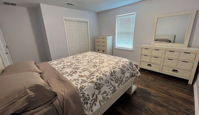 Spacious 6-bedroom 3 Bathroom house. Near UT, Downtown, COTA & Lots More