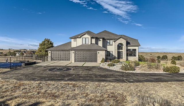 Spacious 6-bedroom villa in peaceful Parker with AC and gym