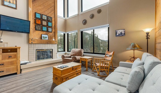 Spacious Condo/Mountain Views/Great Amenities