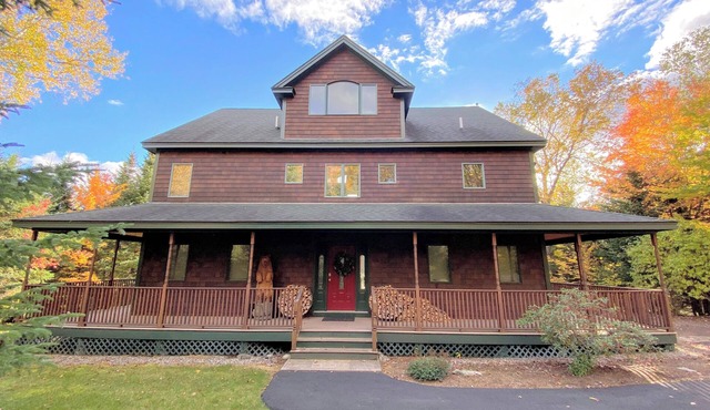 Spacious home, ski views, pool table, foosball, privacy, steps to Mt Wash Hotel and dog friendly!