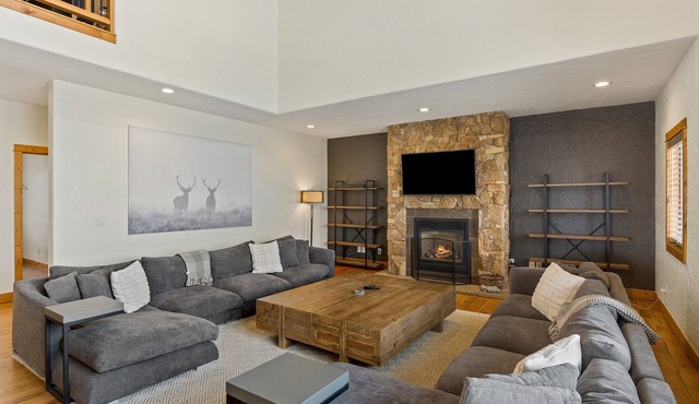 Spacious Home with fenced backyard oasis and private hot tub - Extra Large Garage