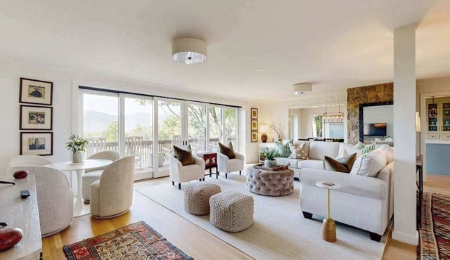 Spacious mountain view lodge with firepit, game room and incredible views