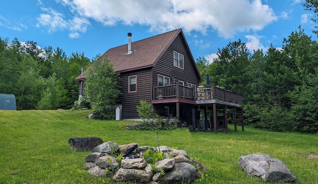 Spacious Mountain Cabin Close to the Slopes!