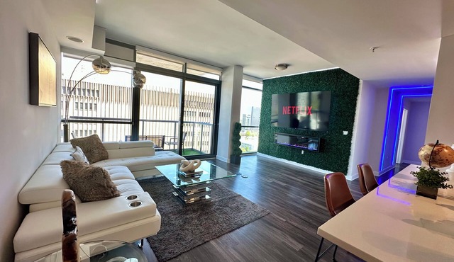 Spacious Panoramic Penthouse Views
