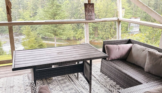 Spacious Riverfront Retreat Perfect for Families & Groups