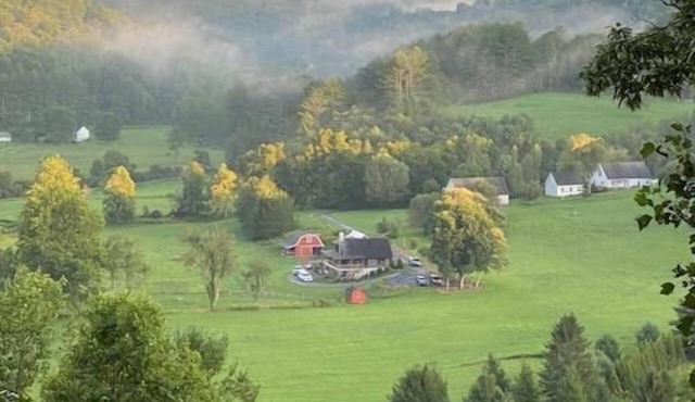 St Johns Ridge - Heart of Valle Crucis - Hot Tub- Firepit - River and Mountain Views