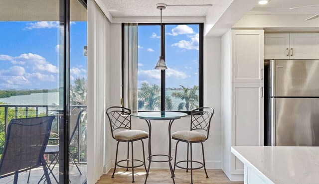 St. Pete Isla Del Sol Bahia J-408: 2BD/2BA in Isla Del Sol