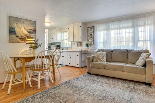 Steps to Eats & Craigville Beach! Cape Cod Cottage