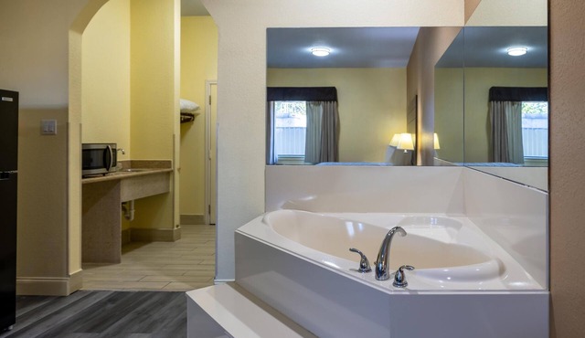 Studio 6 Suites – Pasadena, TX