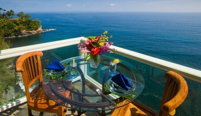 Stunning, majestic, oceanfront location, with stunning view and air conditioning