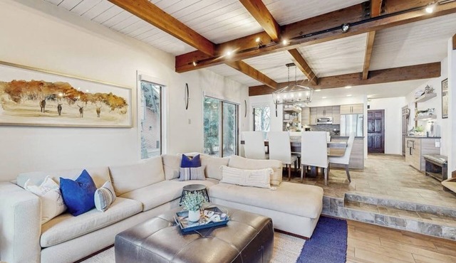 Stylishly Remodeled Mountain Retreat on Eagle Vail Golf Course