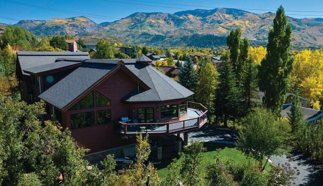 *Summer Sale* Moose Meadows Lodge - Views, Hot Tub, Game Room, Theater