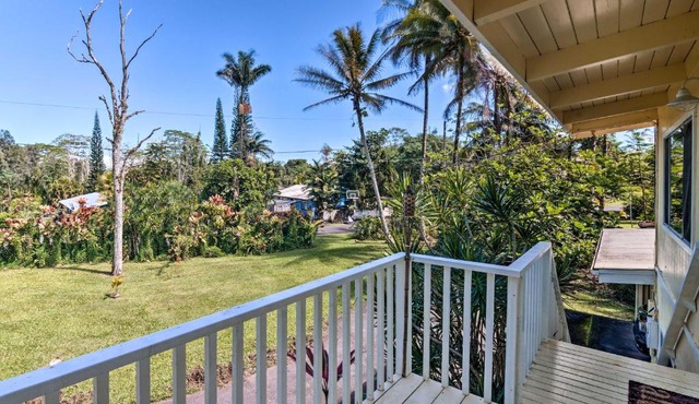 Sunny Pahoa Retreat: Snorkel, Hike & Shop!