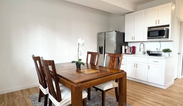 Sunny Suite Studio, private entrance & bathroom, near Seattle & SeaTac Airport.