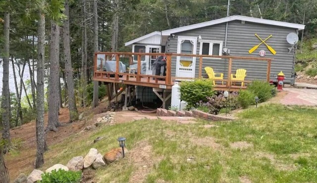 Sunset Bend Waterfront cottage