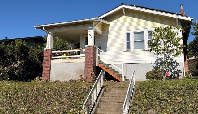 Tacoma Pet Friendly studio ADU with Mature Fruit Trees, Free Laundry, Wifi