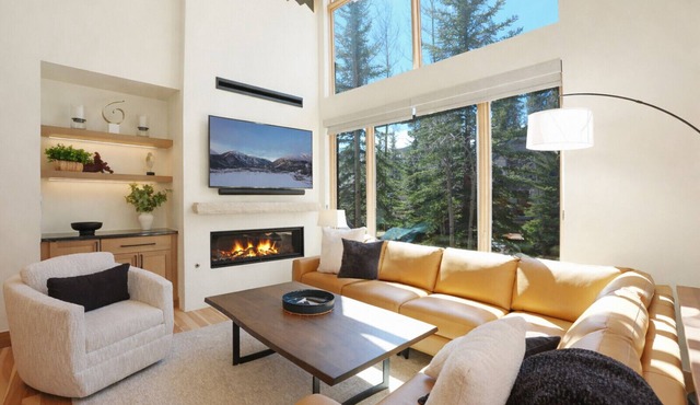 Tall Pines Imperial Townhome Ski In/Out Private Hot Tub