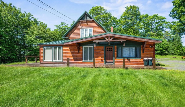 Taylor Farm - Private and adorable new cabin, close to town, and great amenities!