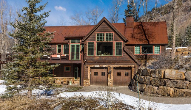 Telluride Riverfront House with Mountain Views