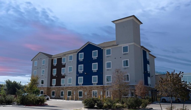Texas Bungalows Hotel and Hotel Que at i35 Austin Pflugerville
