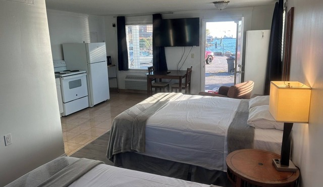 Thames Inn & Marina