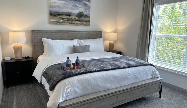 The C-Suite | 1BR + office near Bridge Park