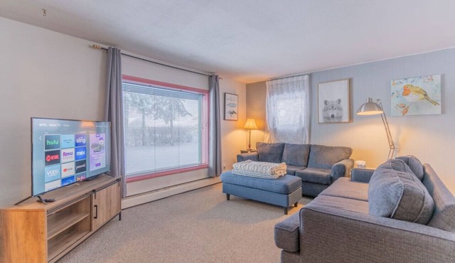 The Cozy Harriet Log Home - 4 Bedrooms - WiFi