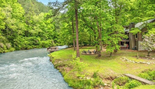 The Grande Lodge- Riverfront, Fiber, HotTub, Fish, DogOK, Game Room, Movie Room