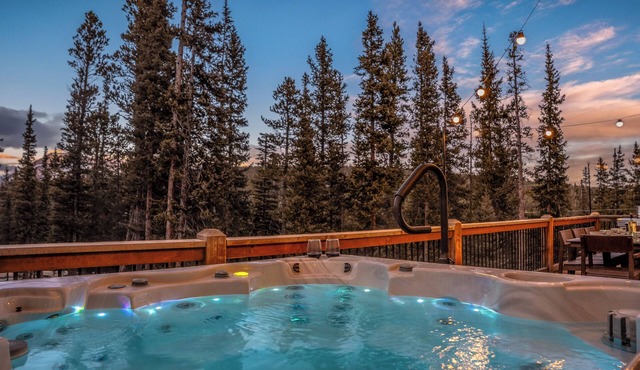 The Hideout: Speakeasy, Arcade, Sauna & Hot Tub&More: Mountain Cabin at 11,000ft