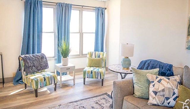 The Masterson Tower: Spacious, Modern Stay