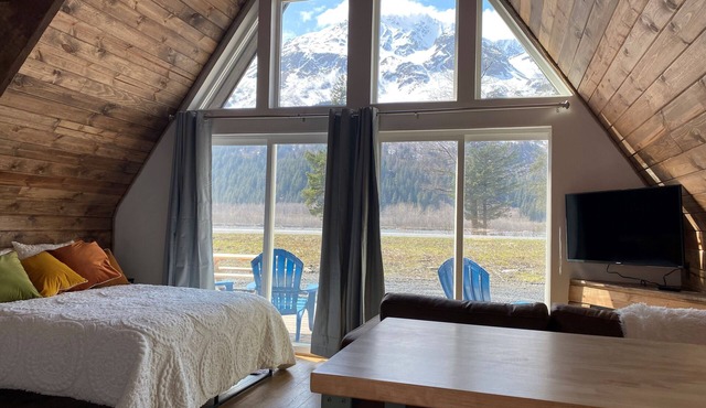 The Moose @ Exit Glacier Cabins