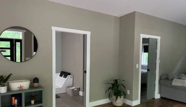 The Riverbend Hideaway. Cozy & Comfortable with unique amenities!