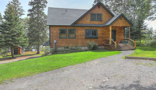 Tightline Lodge - Beautiful home on the Northern Shore of Rangeley Lake