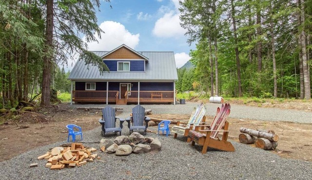 Timbers Edge | Quaint Oasis ~ Hot Tub ~ EV Charger