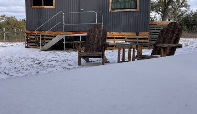 Tiny Cottage, Big Views: Where Peace Meets Adventure