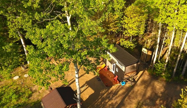 Tiny House, Entre mer et Montagne with hot tube and acces St-Laurence river