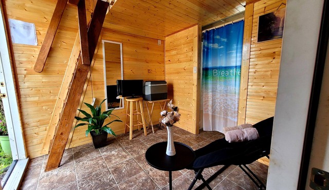 tiny home 1- with kitchen equipped with essentials near at the Volcano Park!