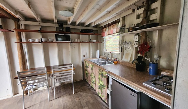 tiny home 2 rustic with kitchen near Volcano National Park
