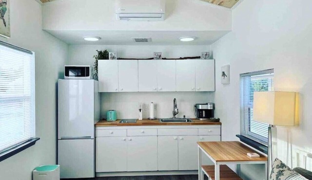 Tiny House w/Hot Tub - Unique Country Retreat