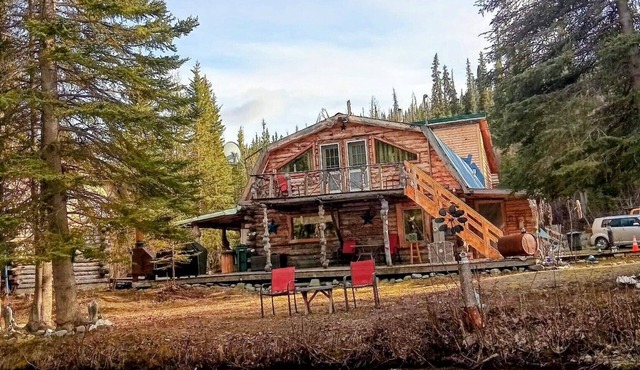 Tonsina Creek Whispers Lodge Waterfront Paradise with Kitchen Full Bath & Wi-Fi