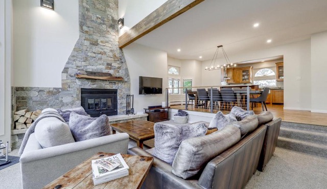 Townhome ~ 4 Mi to Beaver Creek & 8 Mi to Vail!