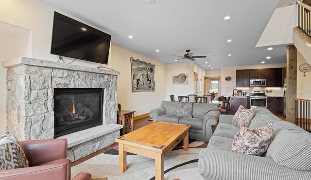 Townhome w/Private Saltwater Hot Tub Near Keystone Ski Village