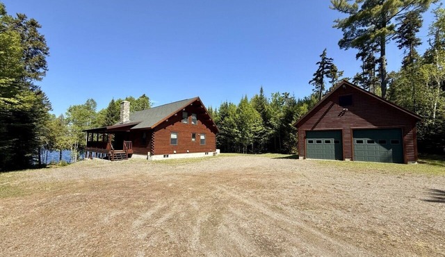 Trails End|Brassua Lake with Canoes & Garage