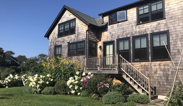 Tranquil 2-bedroom guest suite steps from a private beach. Sleeps four max.