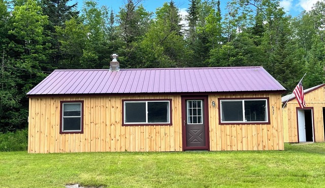 Tranquil 2-bedroom cabin directly across from Back Lake! Trail Access & parking!