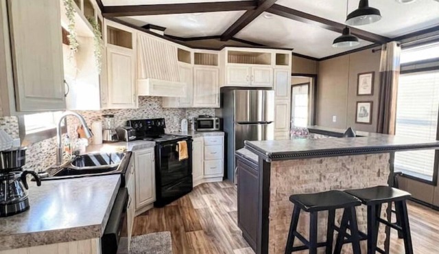 Tranquil Hill Country Cabin near Pedernales Falls