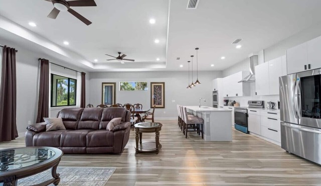 Tranquil location Close to Beaches Lake Front