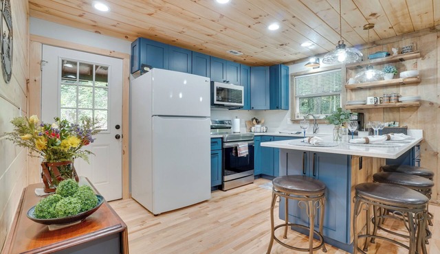 Tranquil North Georgia Cabin Near Vogel State Park