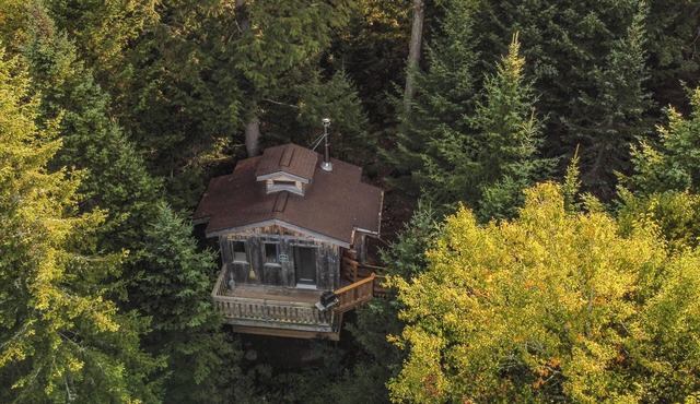 Treehouse, large windows and skylights | Lodging #04 in Mont-Blanc